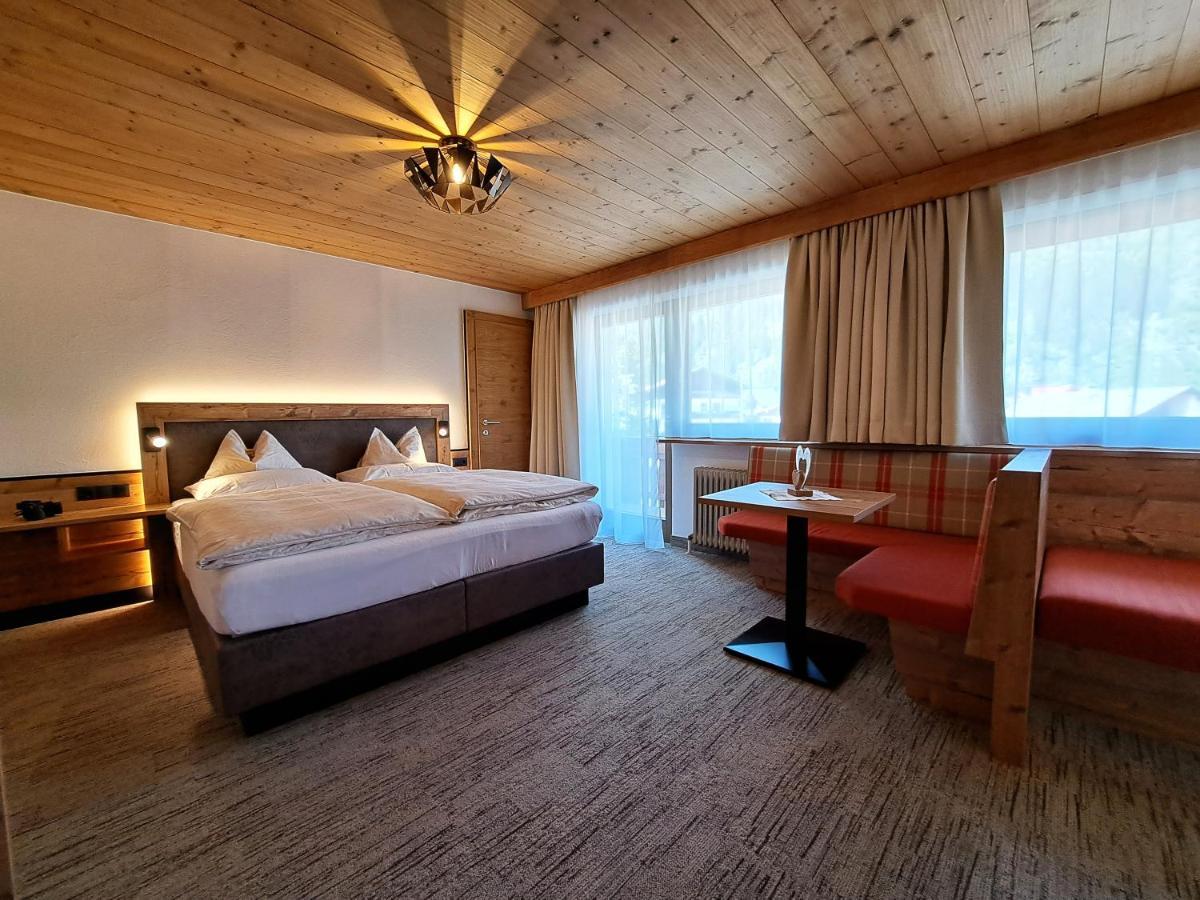 Gaestehaus Hochmuth Mayrhofen Exterior photo